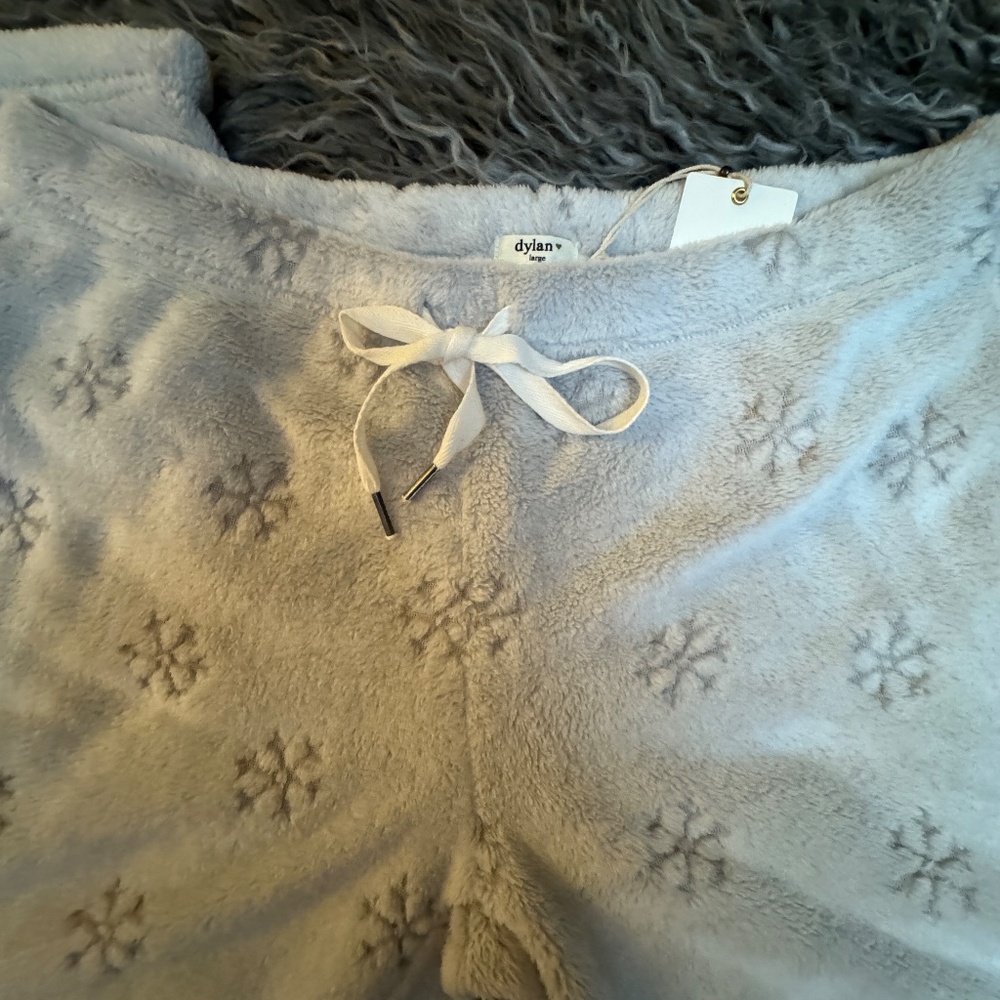 Dylan Pearl Gray Cozy Drawstring Lounge Pants with Snowflake Design-NWT - Picture 4 of 4
